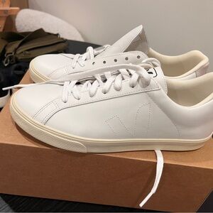 Veja Men's Cream and White Sneakers